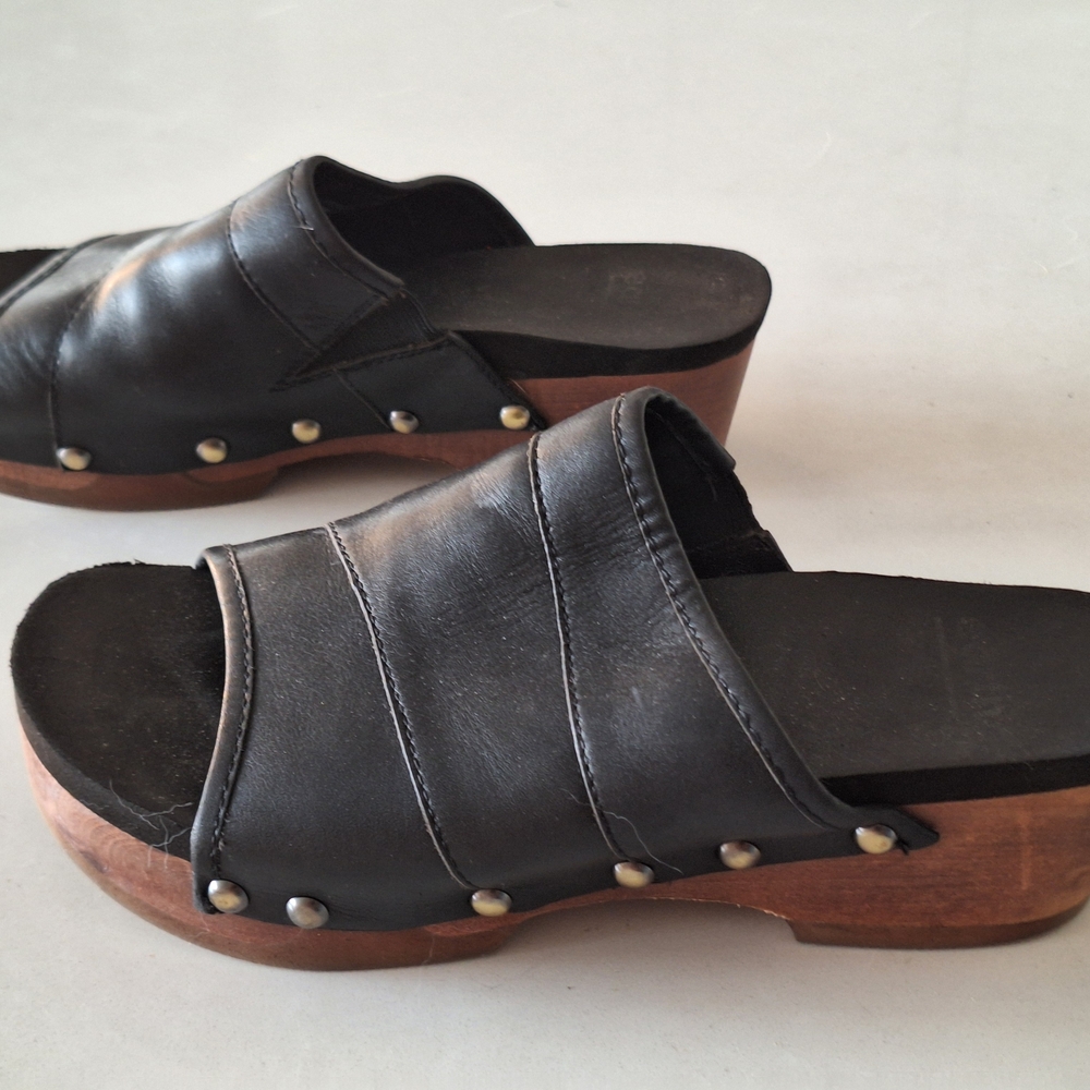 Earth Black Leather Mules with Brown Wooden Sole, W 6.5